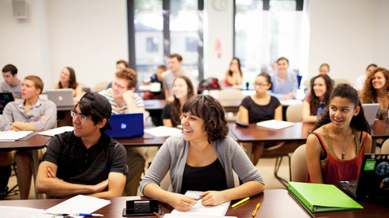 Students in a Pomona College cognitive science classroom